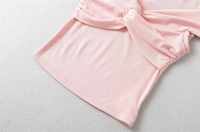 Camiseta Feminina com Torção Frontal – Estilo e Versatilidade para o Verão