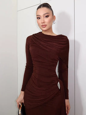 Vestido Longo Ajustado ao Corpo de Manga Longa com Franzido e Fita Lateral