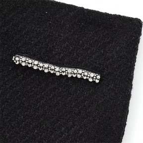 Conjunto Elegante Tweed com Cardigan Bordado em Strass e Saia de Cintura Alta