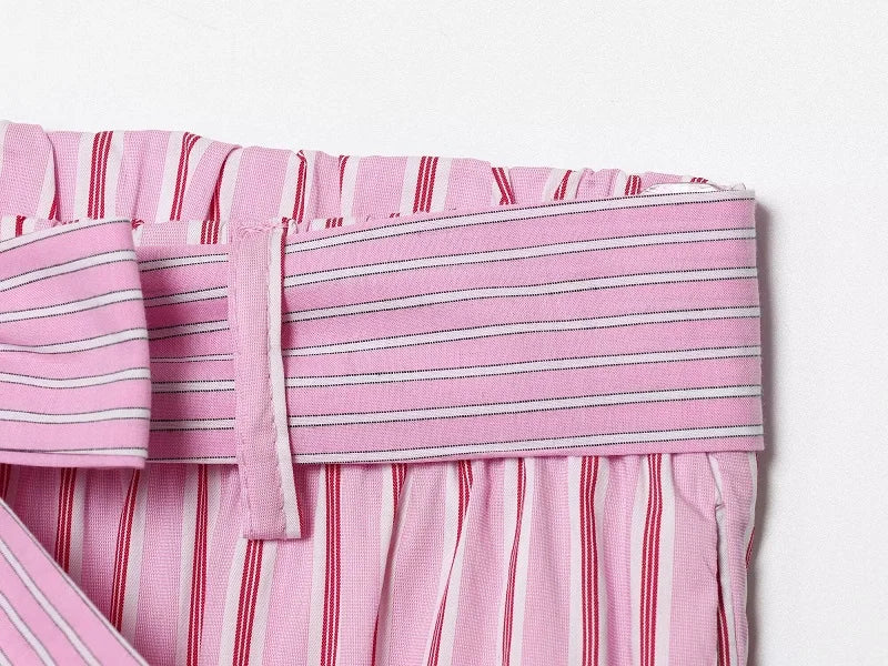 Conjunto Listrado com Top Laço e Calça de Alfaiataria – Elegância Leve para o Verão