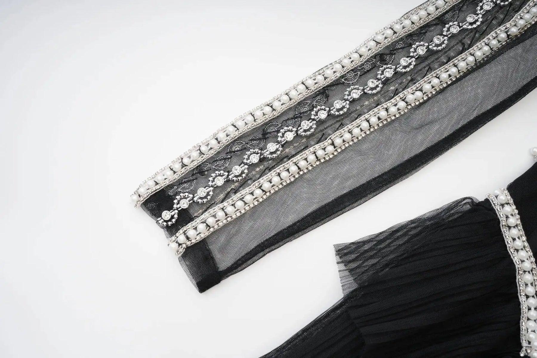 Vestido Longo - Luxo, com Bordado Feito à Mão e Saia em Camadas de Tule