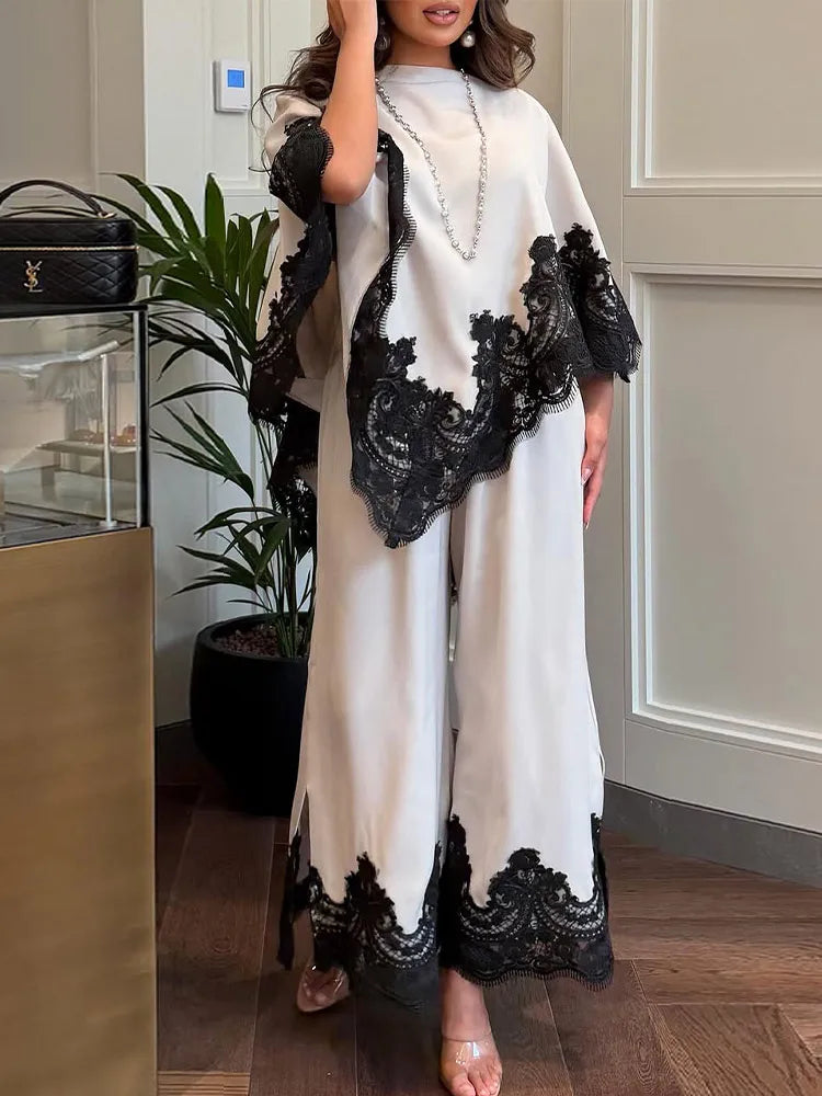 Conjunto Cetim com Aplicação de Renda, Blusa Capa e Calça Wide Leg