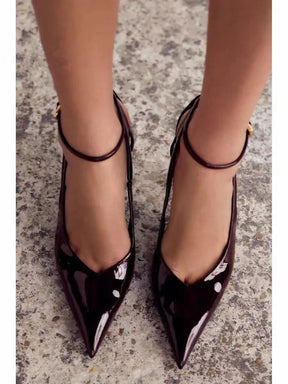 Sandália Elegância com Acabamento Envernizado e Salto Refinado