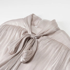 Conjunto Blusa e Saia Plissada - Brilho Sutil e Silhueta Moderna