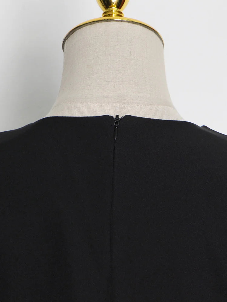 Blusa Minimalista com Plumas – Estilo e Sofisticação