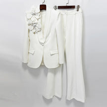 Conjunto de Alfaiataria 2 Peças: Blazer com Aplicação de Flor 3D e Calça