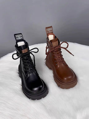 Bota de Neve em Couro com Sola Grossa e Forro de Veludo