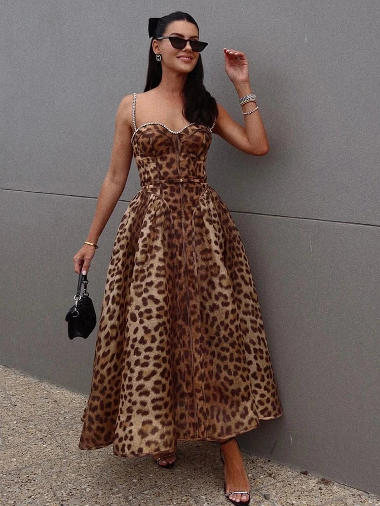 Vestido Longo Bodycon com Pedrarias e Alças Finas