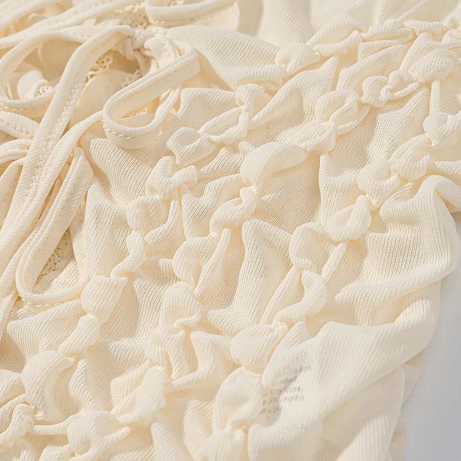 Top Modelo Escultural com Drapeado Delicado e Decote em V – Silhueta Elegante e Ajuste Modelado