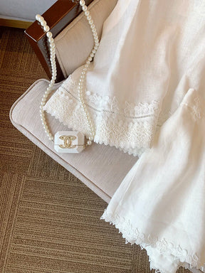 Conjunto Linho Bordado com Renda Branca – Delicadeza e Elegância em Duas Peças