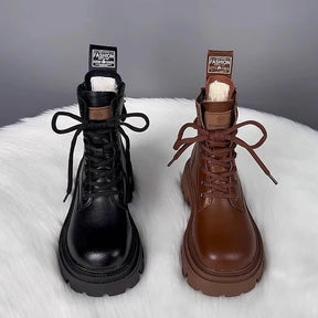 Bota de Neve em Couro com Sola Grossa e Forro de Veludo