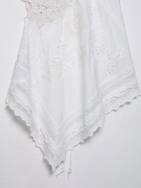 Top Elegante de Amarração com Bordado e Recorte Halter