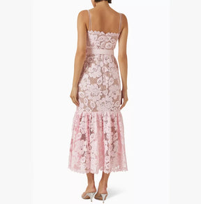 Vestido Longo Sereia em Renda com Recortes Vazados e Alças Delicadas