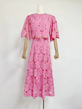 Conjunto de Duas Peças  – Bordado Fino com Saia Longa e Blusa Solta