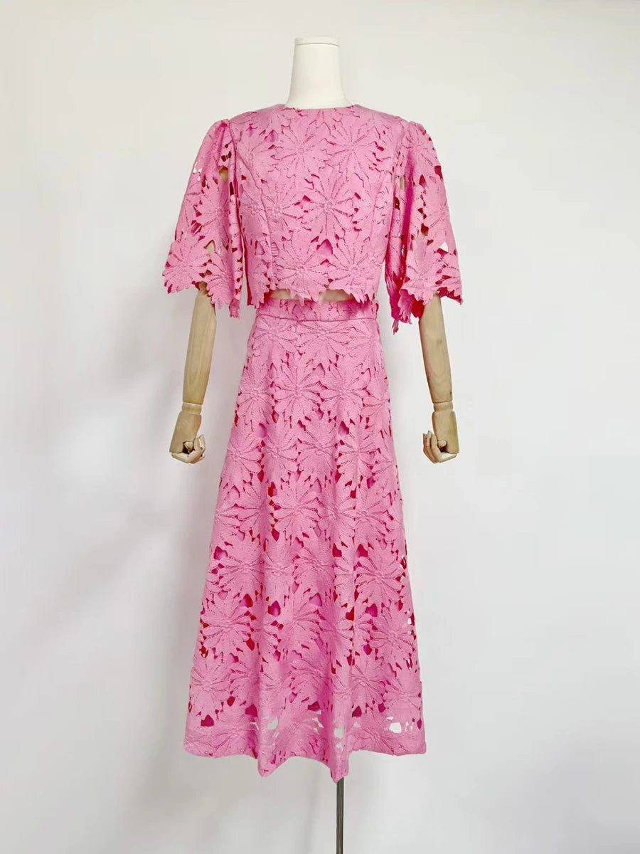 Conjunto de Duas Peças  – Bordado Fino com Saia Longa e Blusa Solta