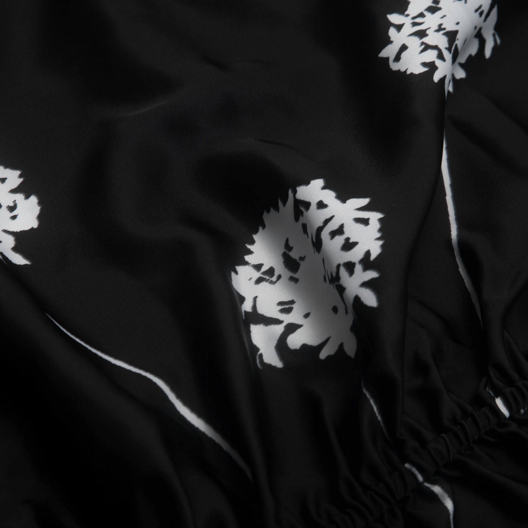 Vestido CHCH Elegante – Sem Mangas, Cintura Laçada e Caimento Perfeito