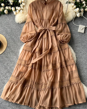 Vestido Renda Longo com Manga Bufante – Renda Delicada e Faixa Ajustável
