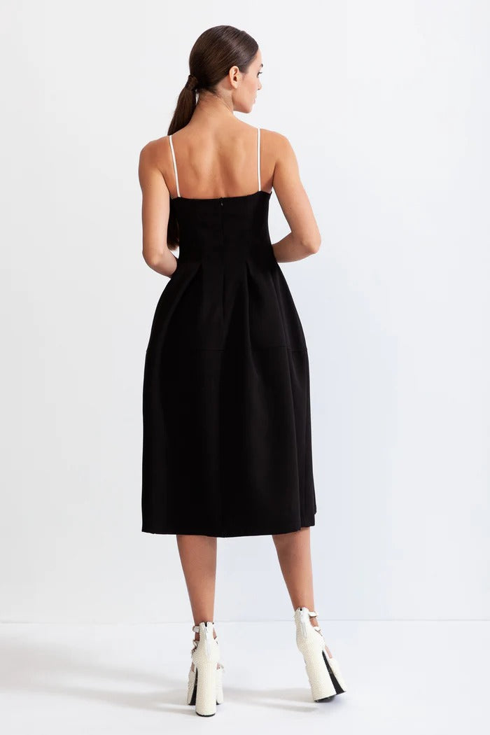 Vestido de cano médio com detalhes florais - Preto