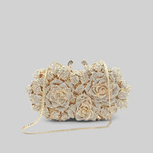 Bolsa clutch com enfeite de cristal