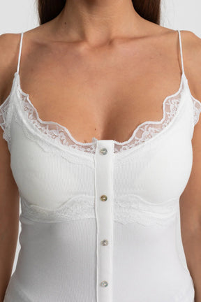 Camisete Harmonia com Renda Delicada e Caimento Ajustado