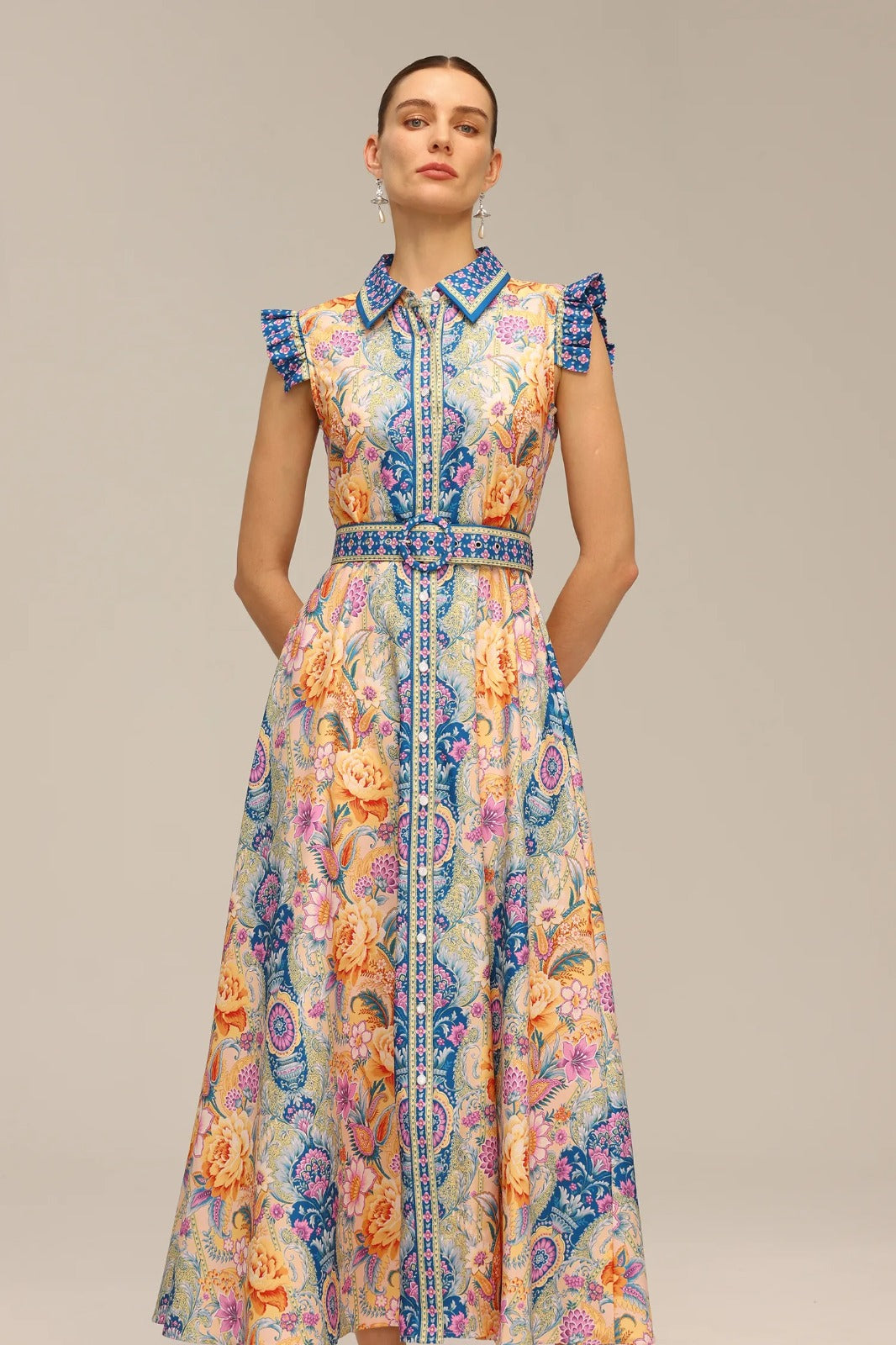 Vestido Elegante de Corte Clássico com Abotoamento Frontal e Caimento Impecável