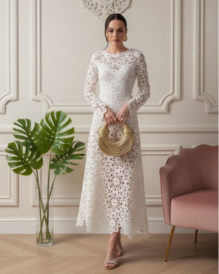 Vestido Longo com Bordado Rendado e Recortes – Estilo Vintage Chic