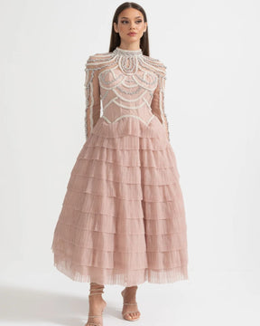 Vestido Longo - Luxo, com Bordado Feito à Mão e Saia em Camadas de Tule