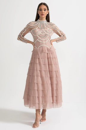 Vestido Longo - Luxo, com Bordado Feito à Mão e Saia em Camadas de Tule