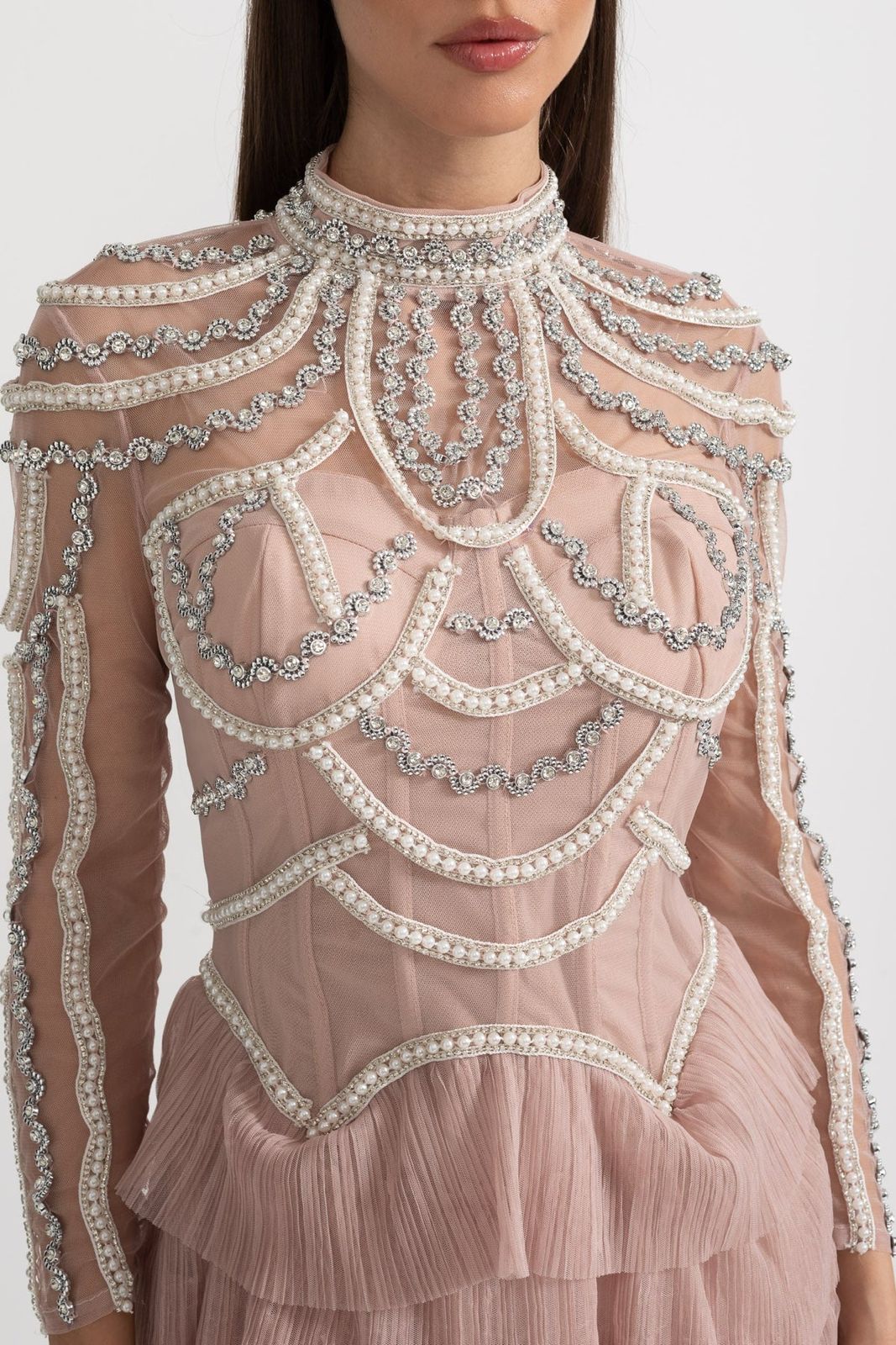 Vestido Longo - Luxo, com Bordado Feito à Mão e Saia em Camadas de Tule