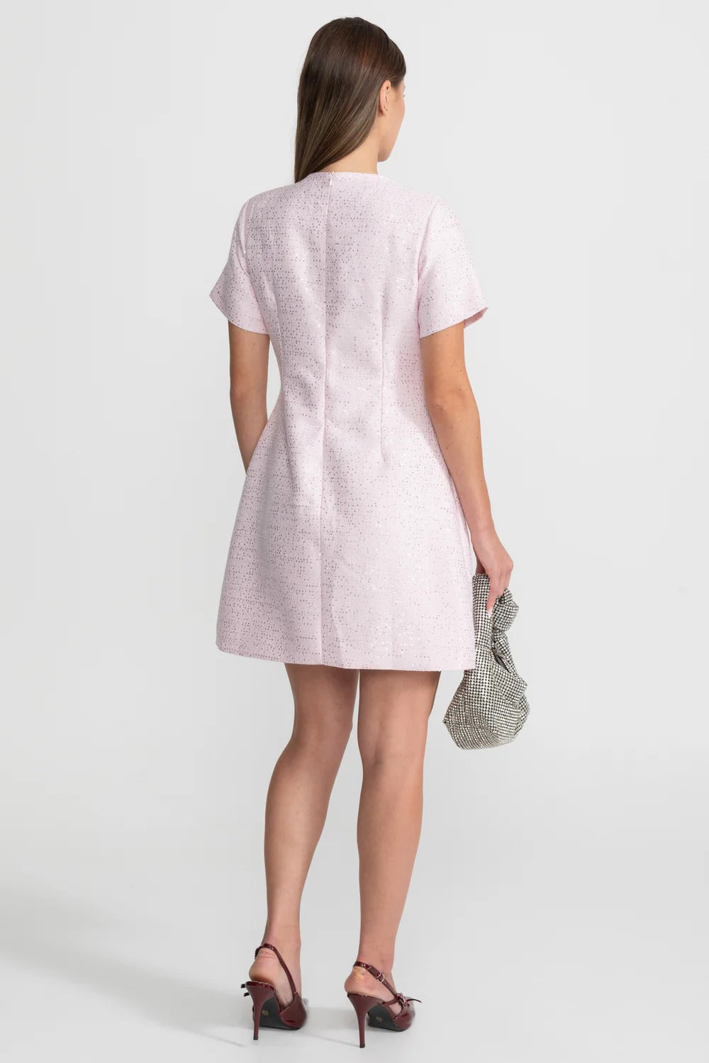Vestido A-Linha com Laço e Pedrarias Bordadas à Mão – Elegância e Sofisticação