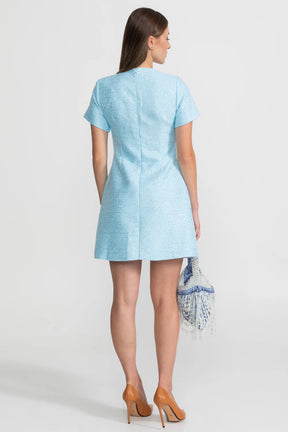 Vestido A-Linha com Laço e Pedrarias Bordadas à Mão – Elegância e Sofisticação