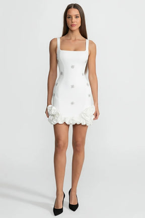 Vestido Mini Estruturado com Babados Esculpidos e Cristais Bordados à Mão