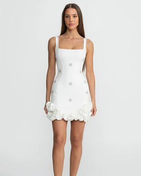 Vestido Mini Estruturado com Babados Esculpidos e Cristais Bordados à Mão