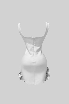Vestido Mini Estruturado com Babados Esculpidos e Cristais Bordados à Mão