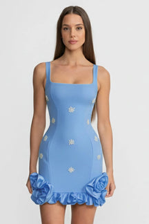 Vestido Mini Estruturado com Babados Esculpidos e Cristais Bordados à Mão