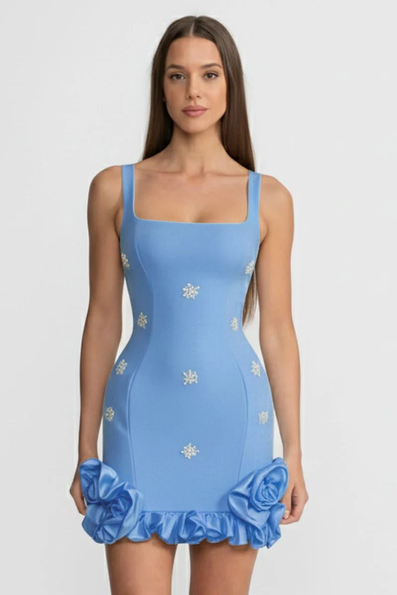 Vestido Mini Estruturado com Babados Esculpidos e Cristais Bordados à Mão