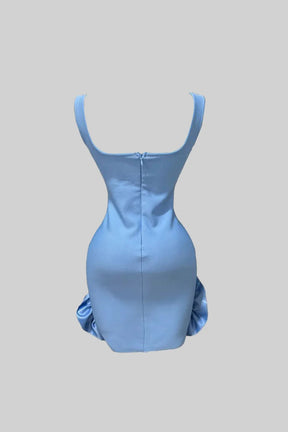 Vestido Mini Estruturado com Babados Esculpidos e Cristais Bordados à Mão