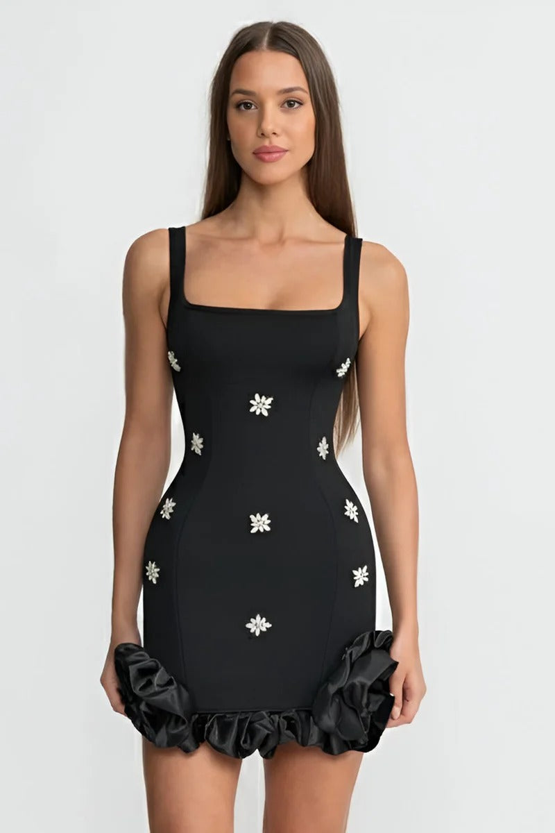Vestido Mini Estruturado com Babados Esculpidos e Cristais Bordados à Mão