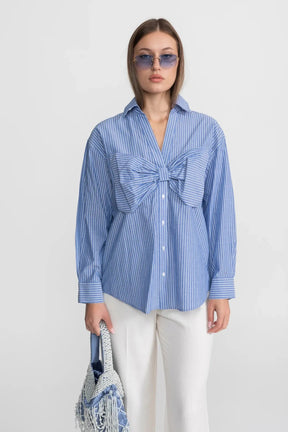 Camisa Casual com Laço Frontal e Listras Elegantes