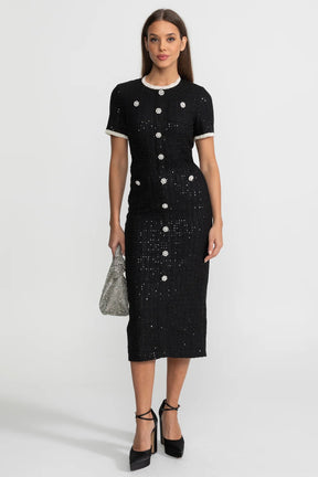 Vestido Preto Elegante com Pedrarias Bordadas à Mão e Cintura Marcada