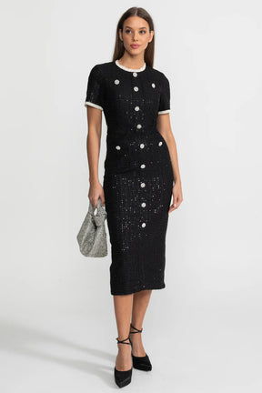 Vestido Preto Elegante com Pedrarias Bordadas à Mão e Cintura Marcada