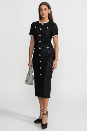 Vestido Preto Elegante com Pedrarias Bordadas à Mão e Cintura Marcada