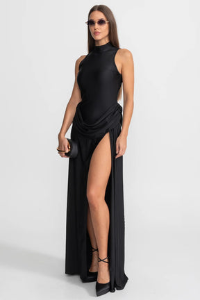 Vestido Longo com Fenda e Gola Alta Ombro a Ombro – Elegância Sofisticada