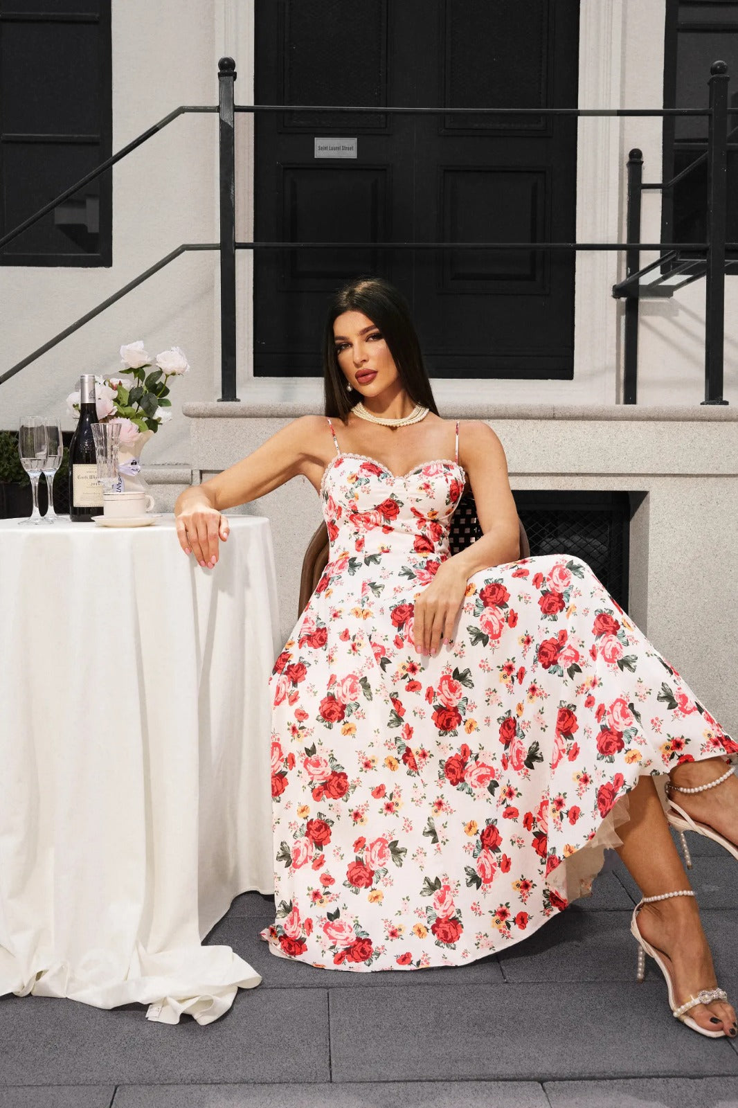 Vestido Longo em Crepe com Decote Estruturado e Silhueta Esculpida
