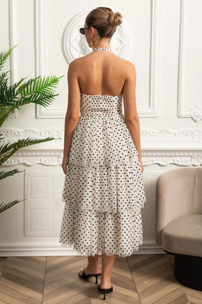 Vestido Midi com Recortes Artísticos e Renda Delicada em Poás