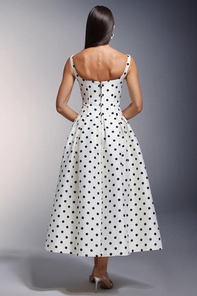 Vestido Longo Plissado com Estampa de Poá, Decote Quadrado e Bolsos Funcionais