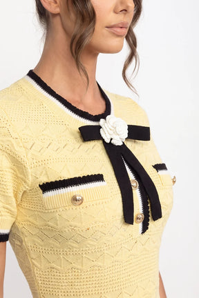 Vestido Míni Linha A com Broche de Laço