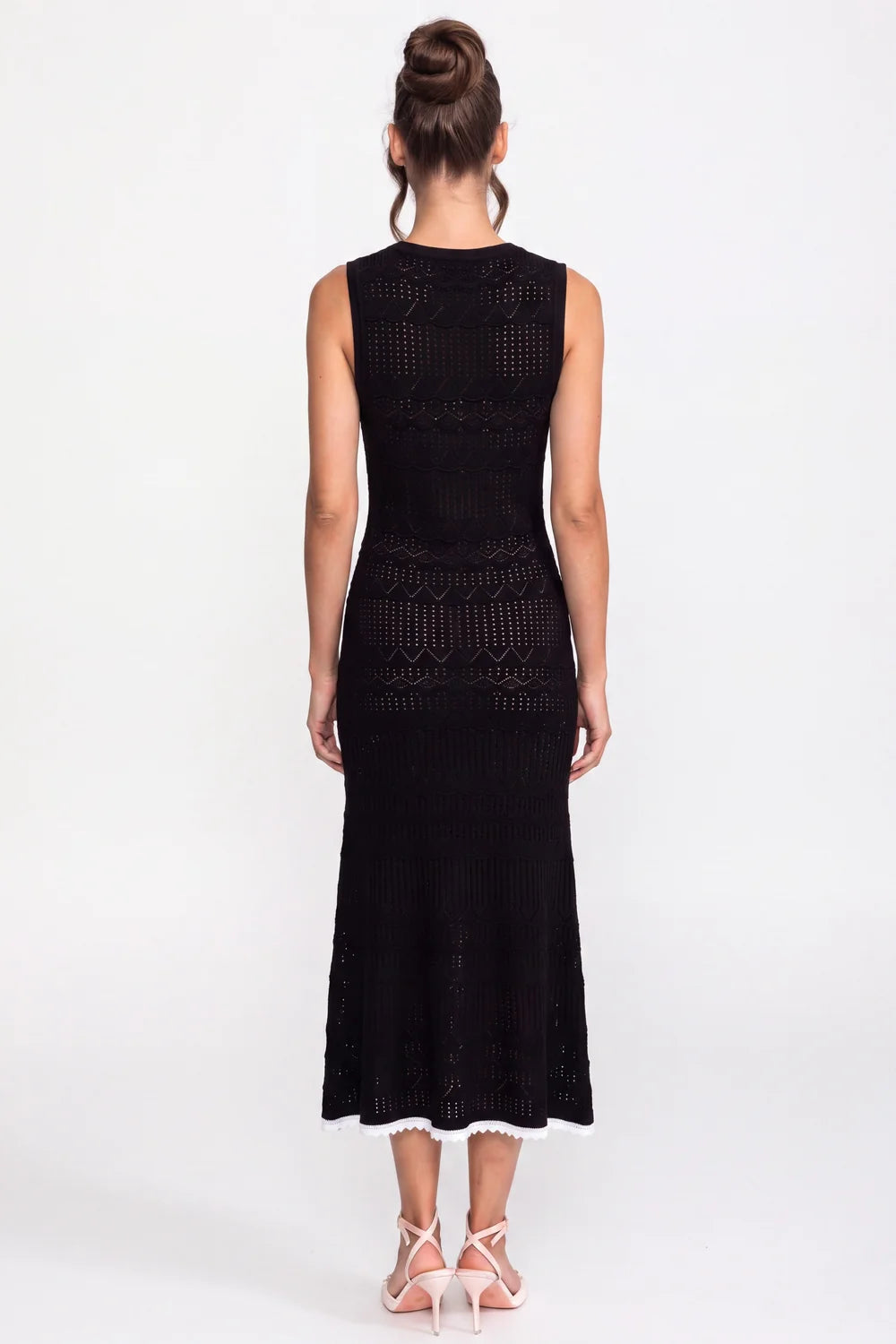 Vestido Mídi Decote V, Botões e Detalhe de Laço