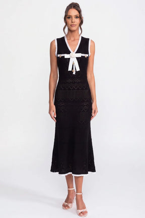 Vestido Mídi Decote V, Botões e Detalhe de Laço