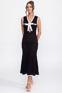 Vestido Mídi Decote V, Botões e Detalhe de Laço